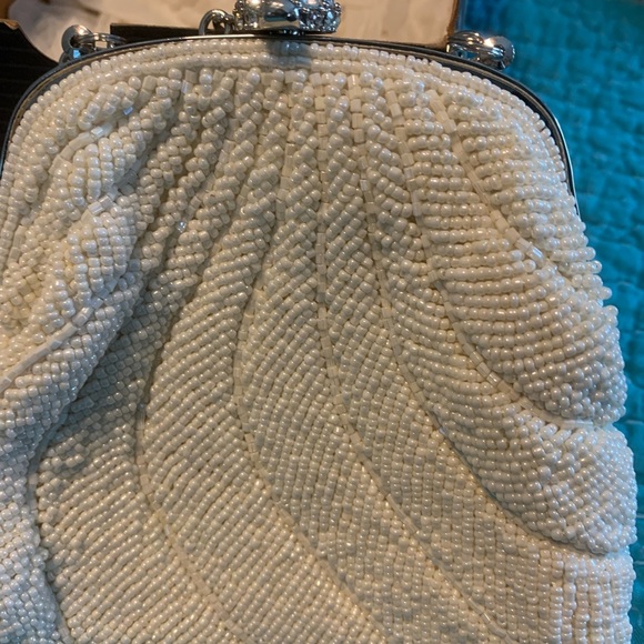 Beautiful pearl handbag from Kleinfield’s of New York. Pristine condition. - Picture 5 of 5